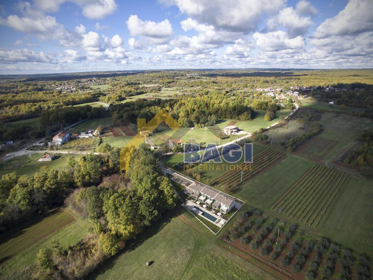 CASA A SCHIERA-NUOVA COSTRUZIONE-PISCINA CON DONDOLO - GIARDINO - DINTORNI DI BARBAN