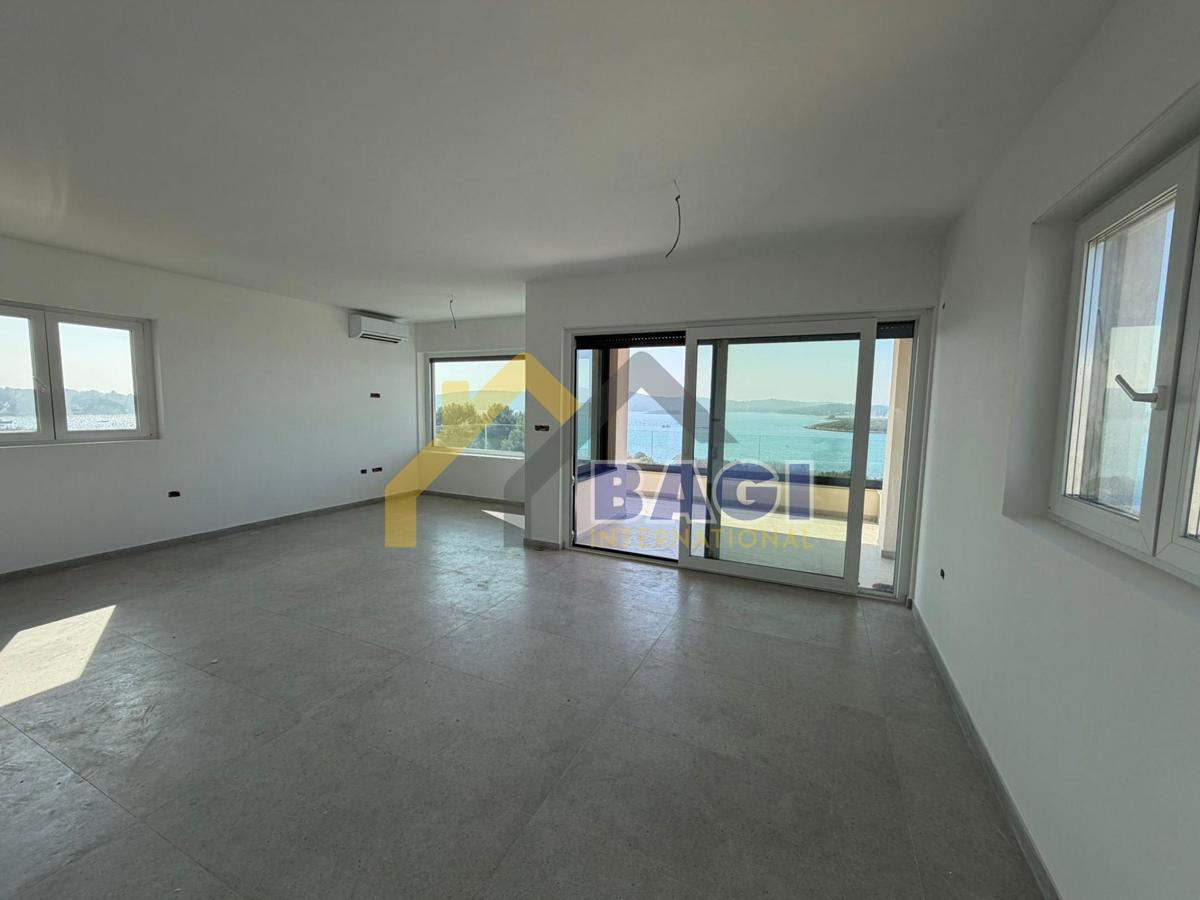 Prima fila sul mare! Appartamento di 88 m² in nuova costruzione, Medulin