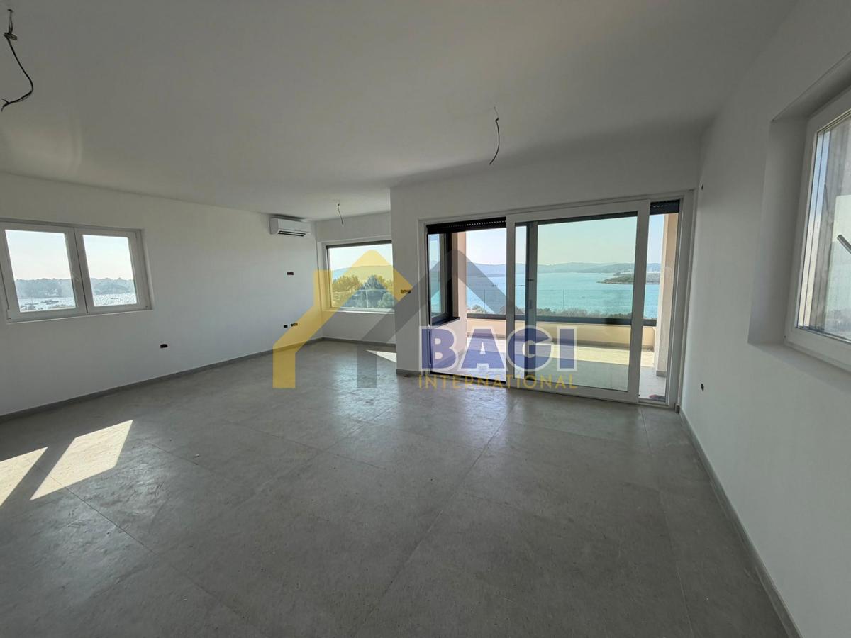 Prima fila sul mare! Appartamento di 88 m² in nuova costruzione, Medulin