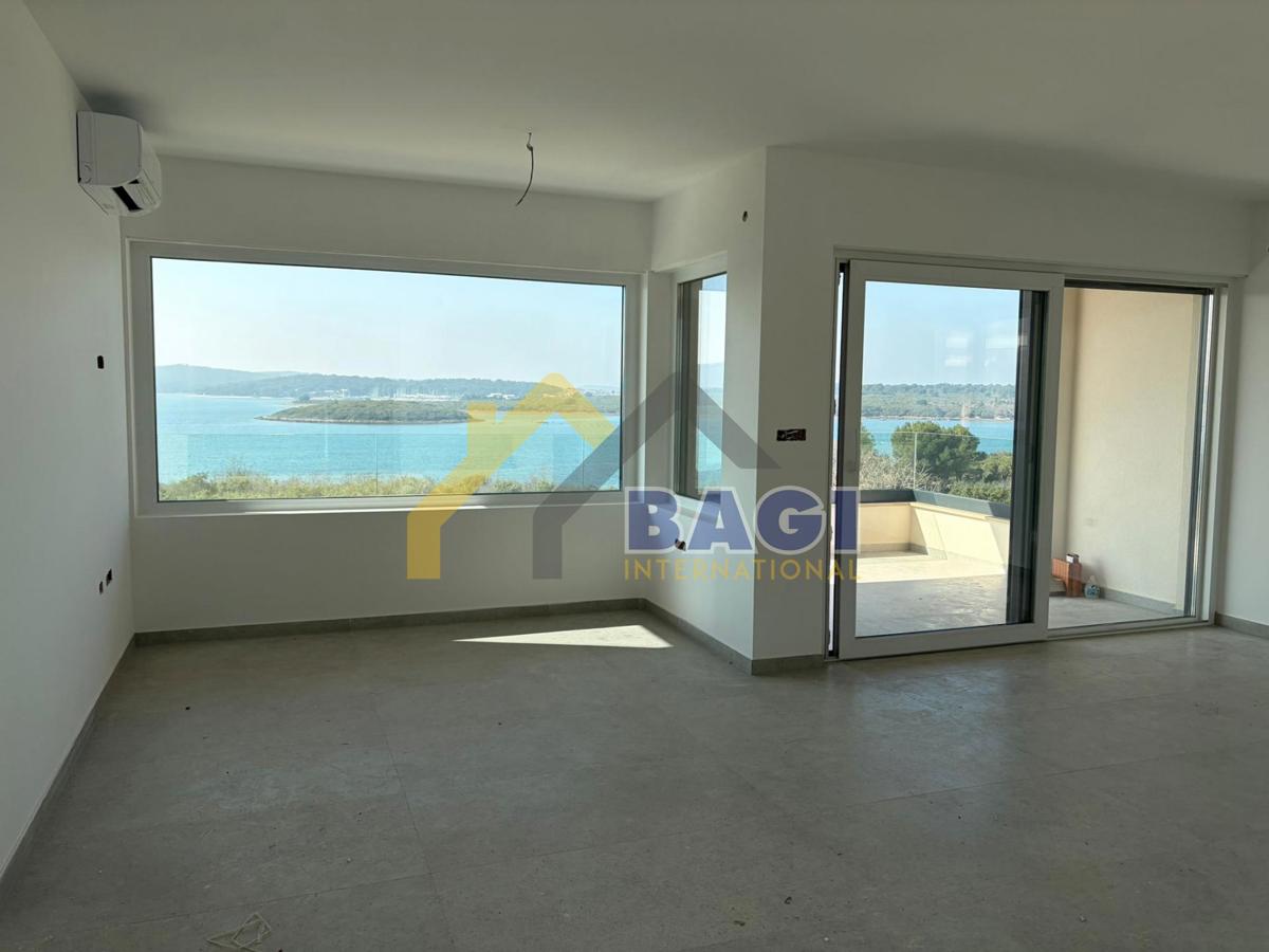 Prima fila sul mare! Appartamento di 88 m² in nuova costruzione, Medulin