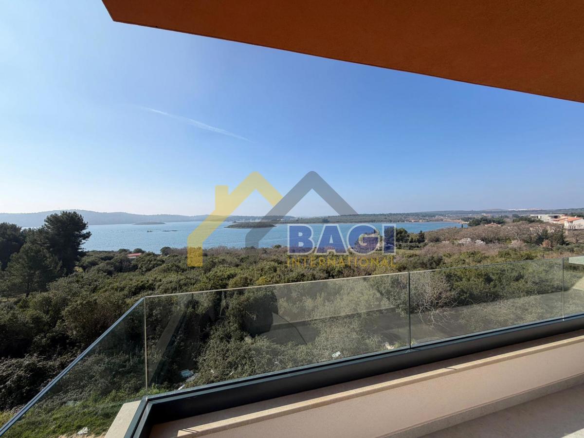 Prima fila sul mare! Appartamento di 88 m² in nuova costruzione, Medulin