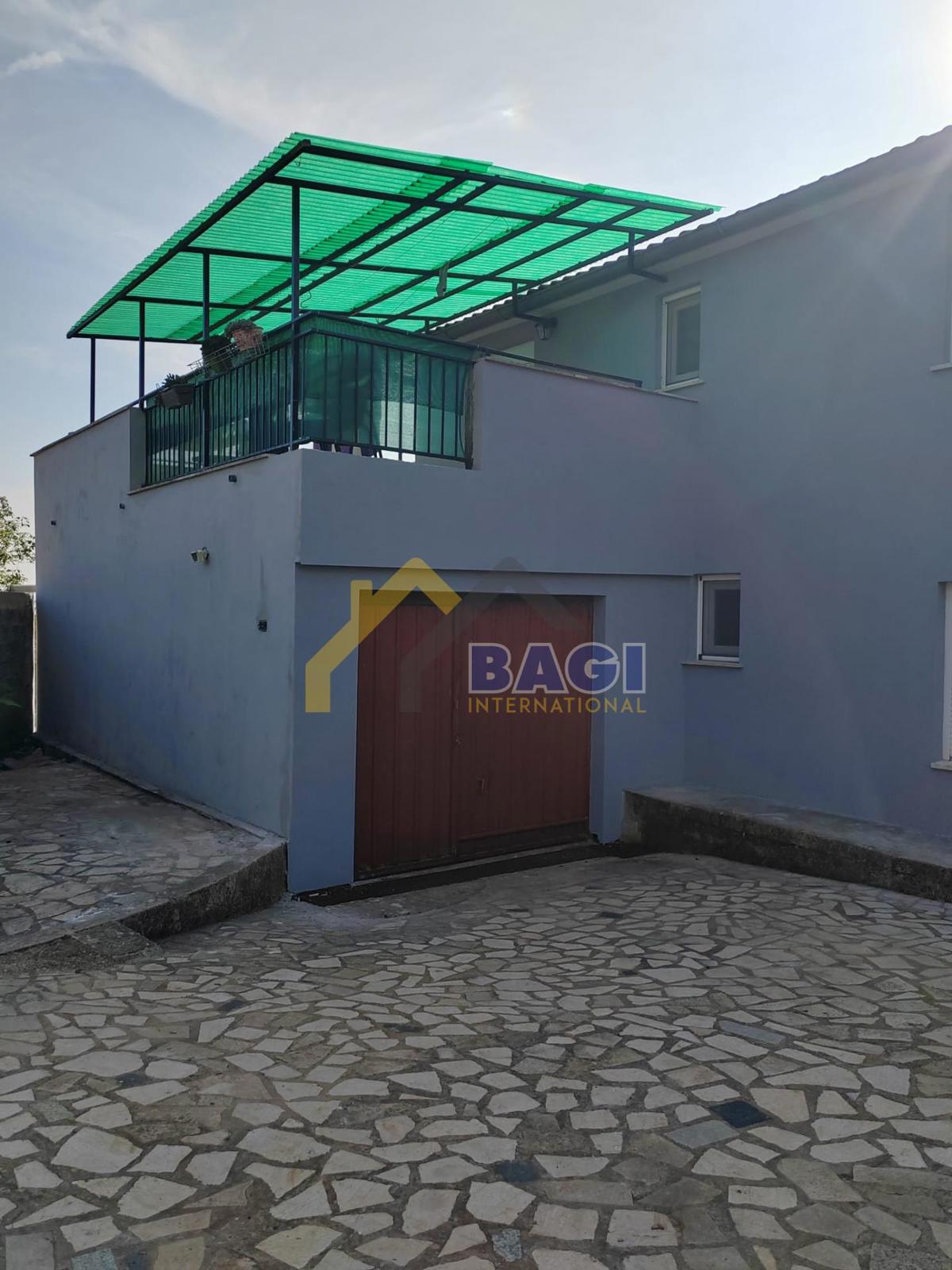 CASA ISTRA CON DUE APPARTAMENTI CON VISTA MARE