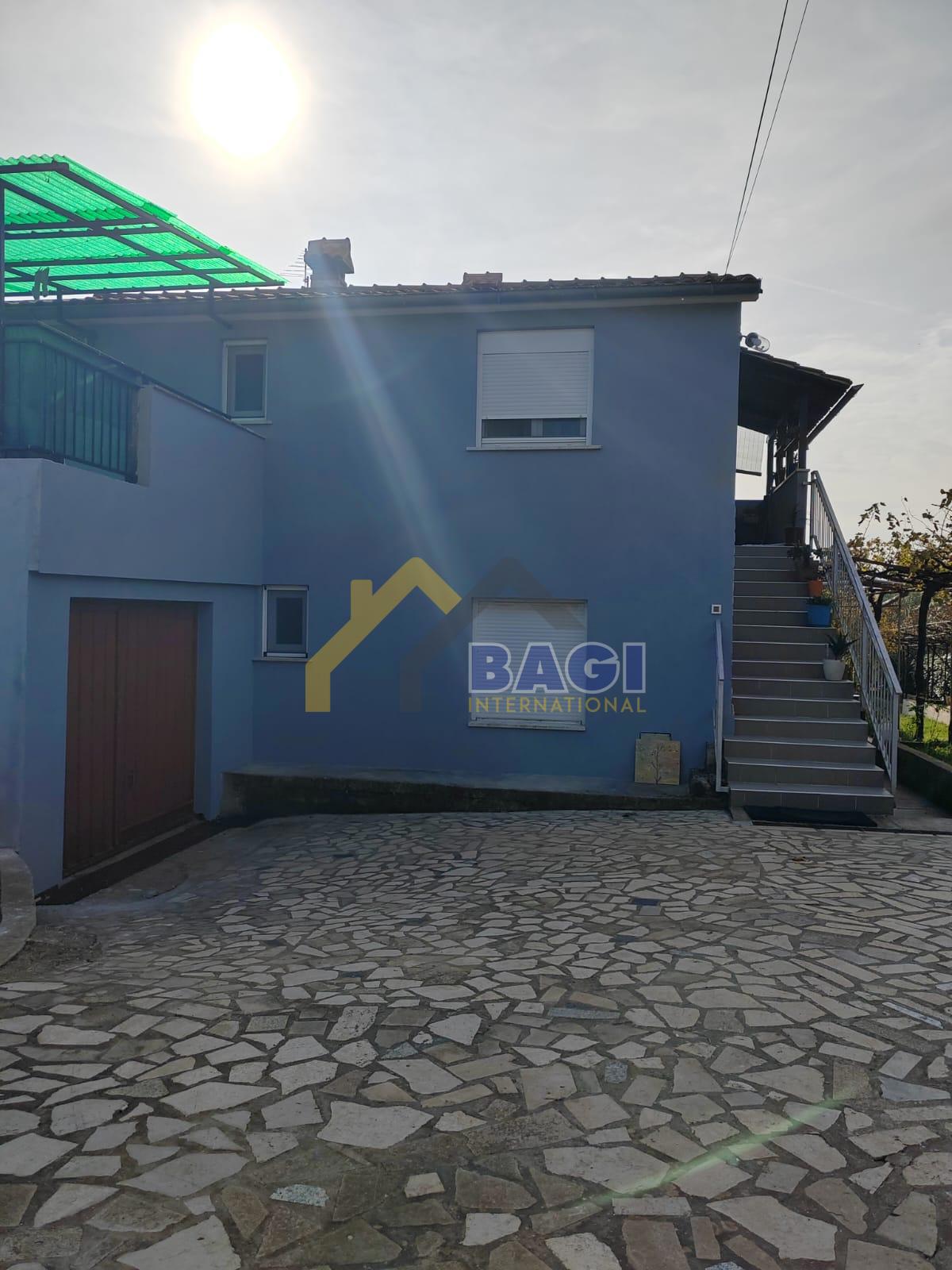 CASA ISTRA CON DUE APPARTAMENTI CON VISTA MARE