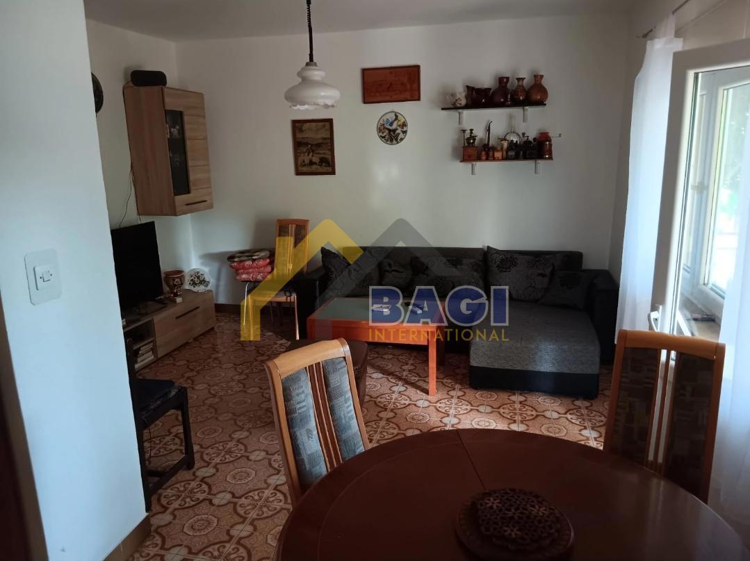 CASA ISTRA CON DUE APPARTAMENTI CON VISTA MARE