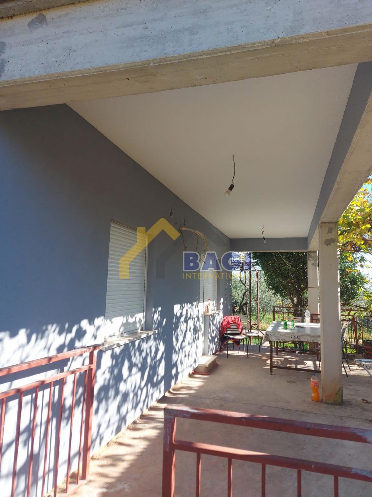 CASA ISTRA CON DUE APPARTAMENTI CON VISTA MARE