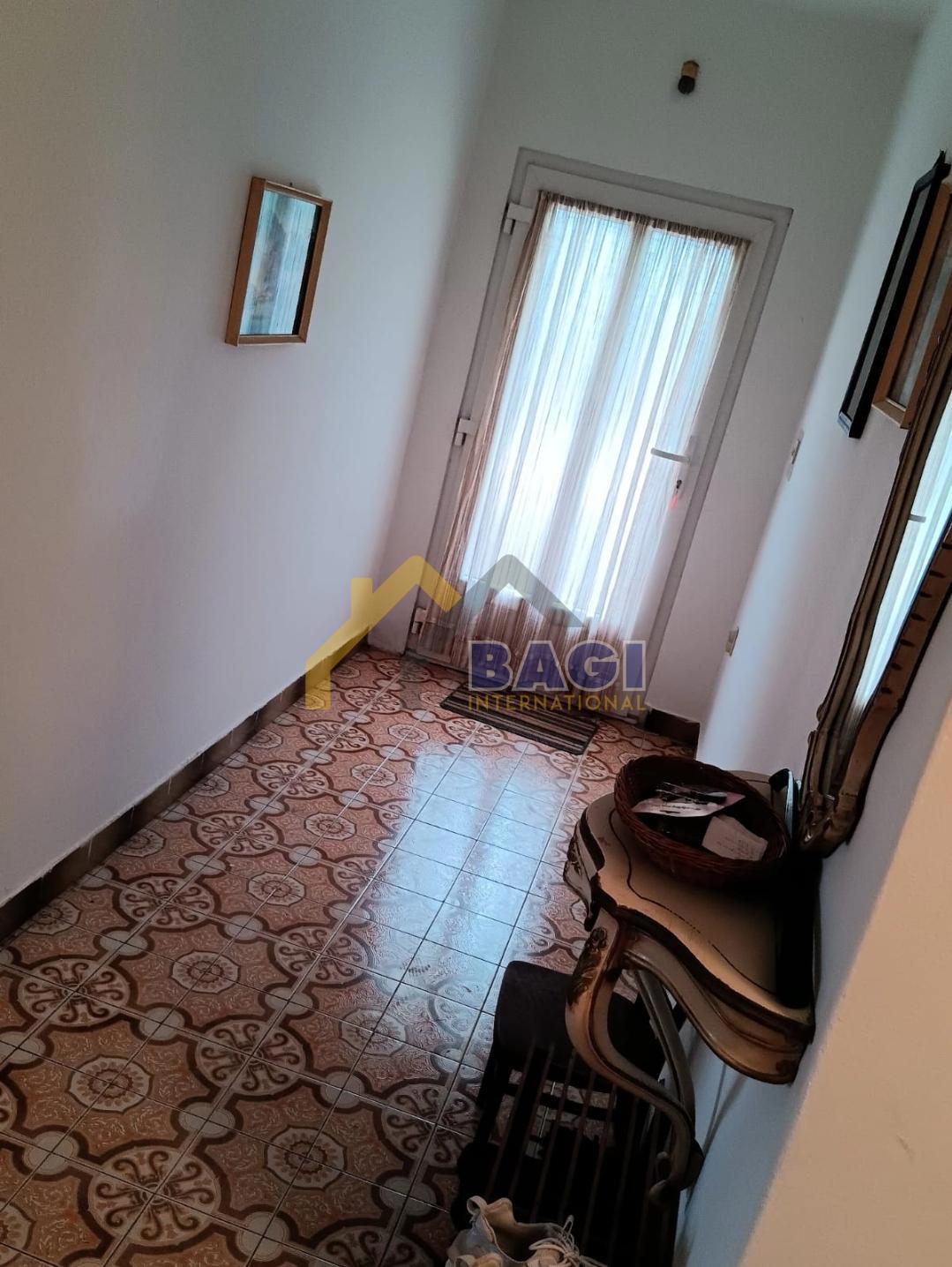 CASA ISTRA CON DUE APPARTAMENTI CON VISTA MARE