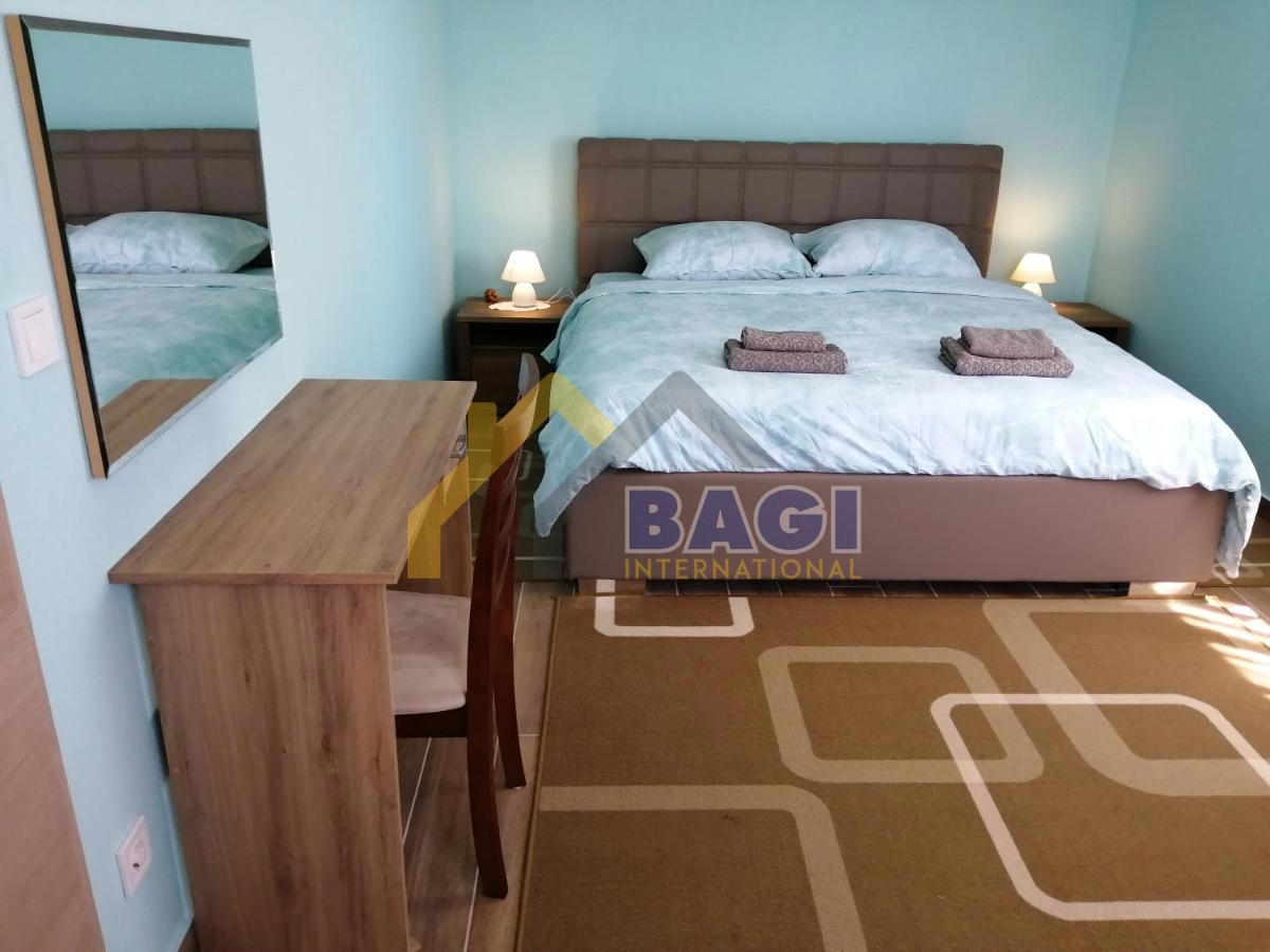 ISTRA - MEDULIN Casa appartamenti con 3 appartamenti e vista mare