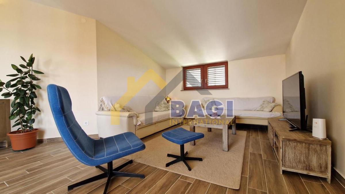 ISTRA - MEDULIN Casa appartamenti con 3 appartamenti e vista mare