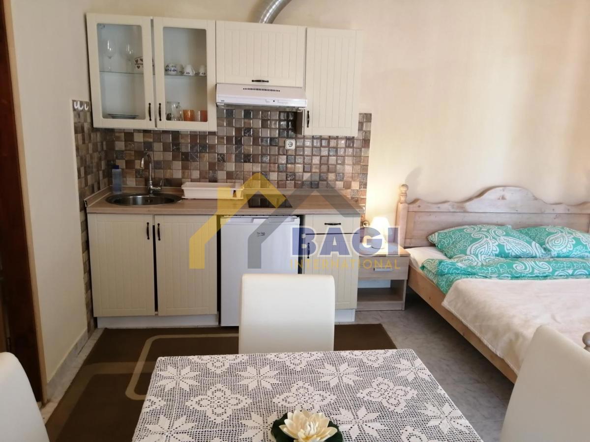 ISTRA - MEDULIN Casa appartamenti con 3 appartamenti e vista mare