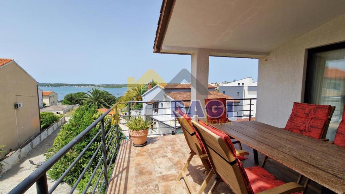 ISTRA - MEDULIN Casa appartamenti con 3 appartamenti e vista mare