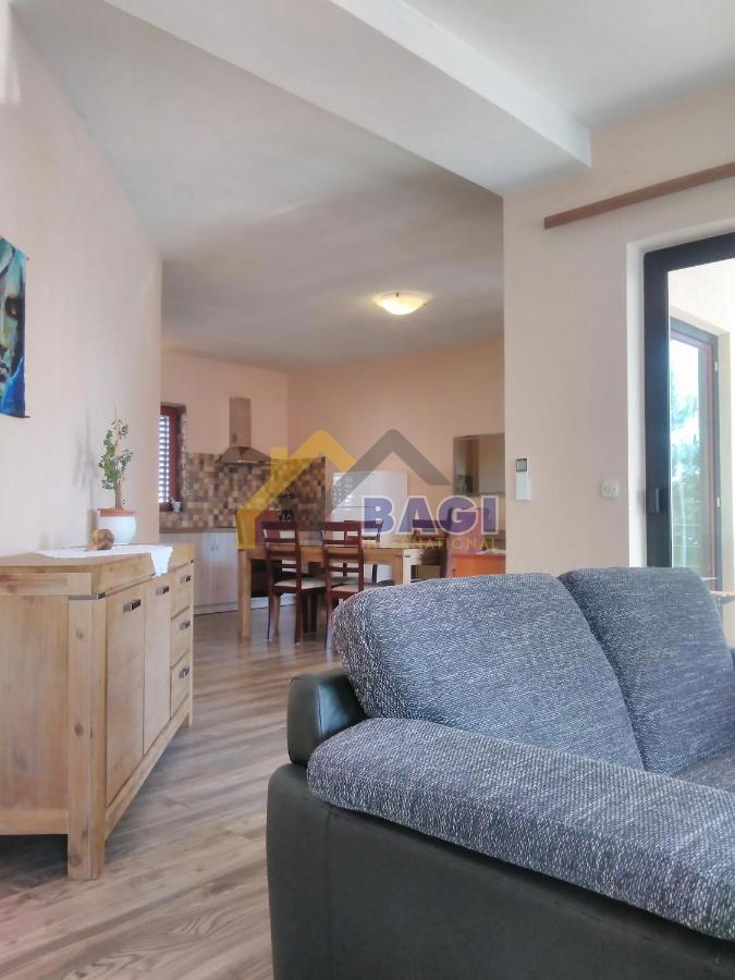 ISTRA - MEDULIN Casa appartamenti con 3 appartamenti e vista mare