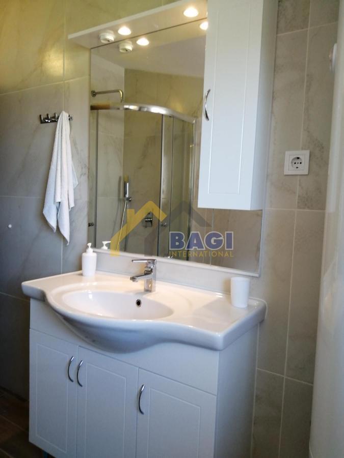 ISTRA - MEDULIN Casa appartamenti con 3 appartamenti e vista mare