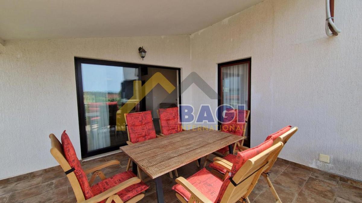 ISTRA - MEDULIN Casa appartamenti con 3 appartamenti e vista mare