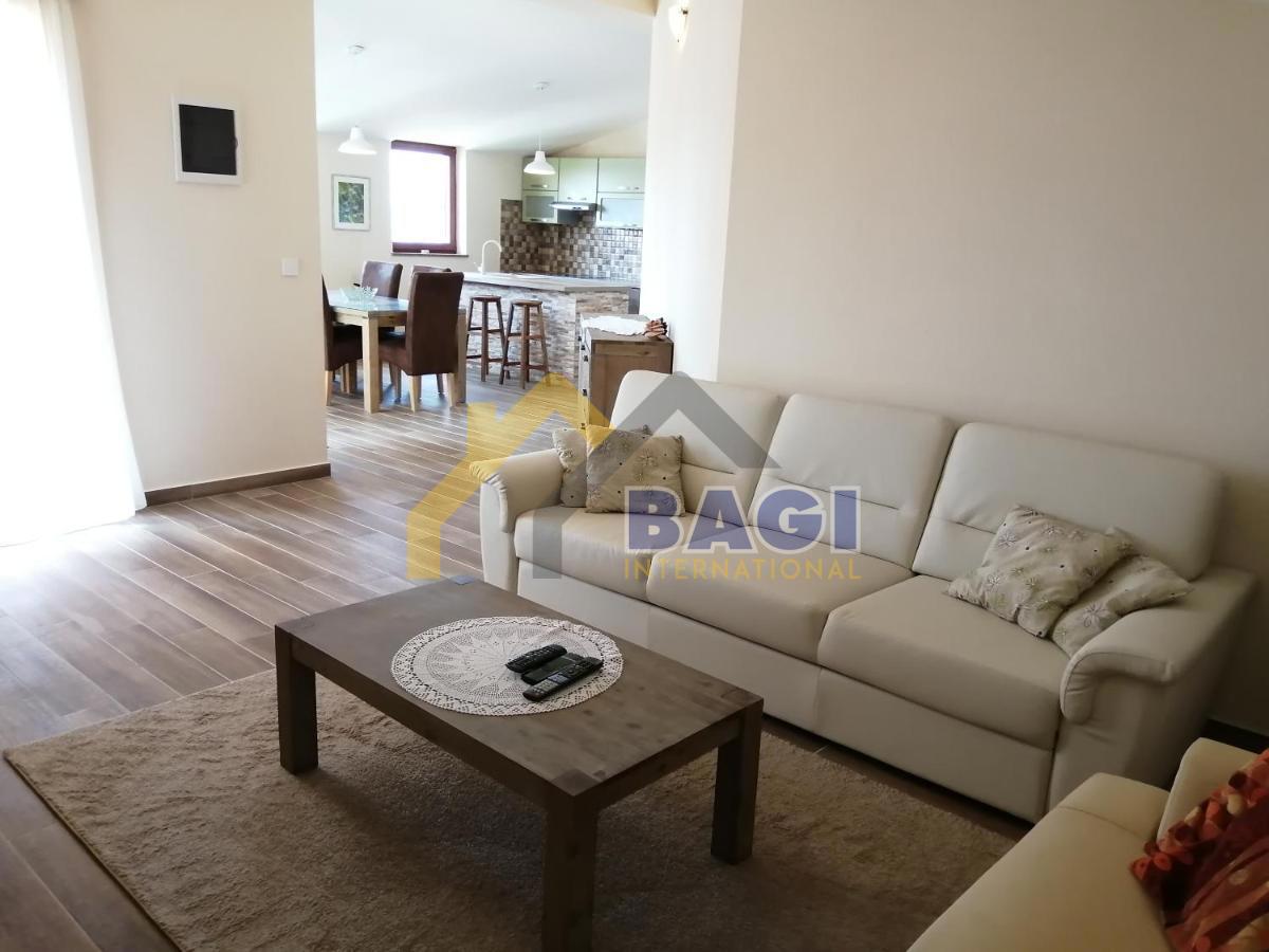 ISTRA - MEDULIN Casa appartamenti con 3 appartamenti e vista mare