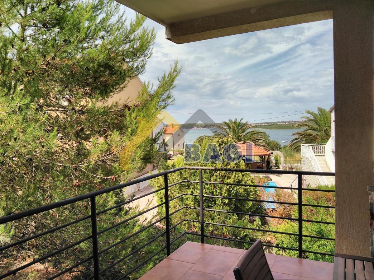 ISTRA - MEDULIN Casa appartamenti con 3 appartamenti e vista mare