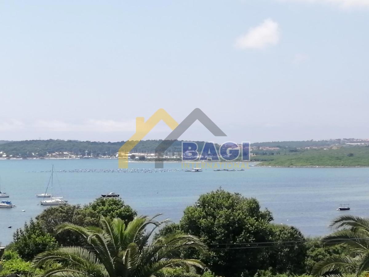 ISTRA - MEDULIN Casa appartamenti con 3 appartamenti e vista mare