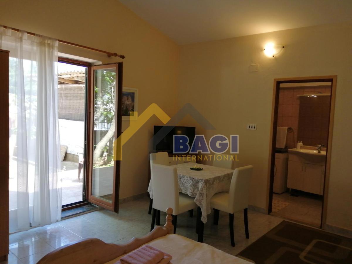 ISTRA - MEDULIN Casa appartamenti con 3 appartamenti e vista mare