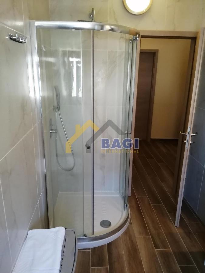 ISTRA - MEDULIN Casa appartamenti con 3 appartamenti e vista mare