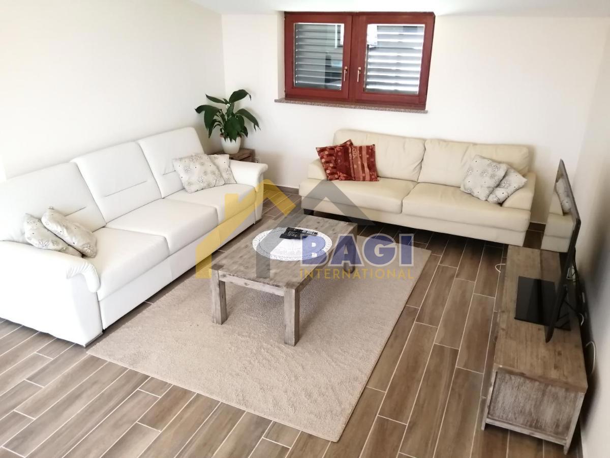 ISTRA - MEDULIN Casa appartamenti con 3 appartamenti e vista mare