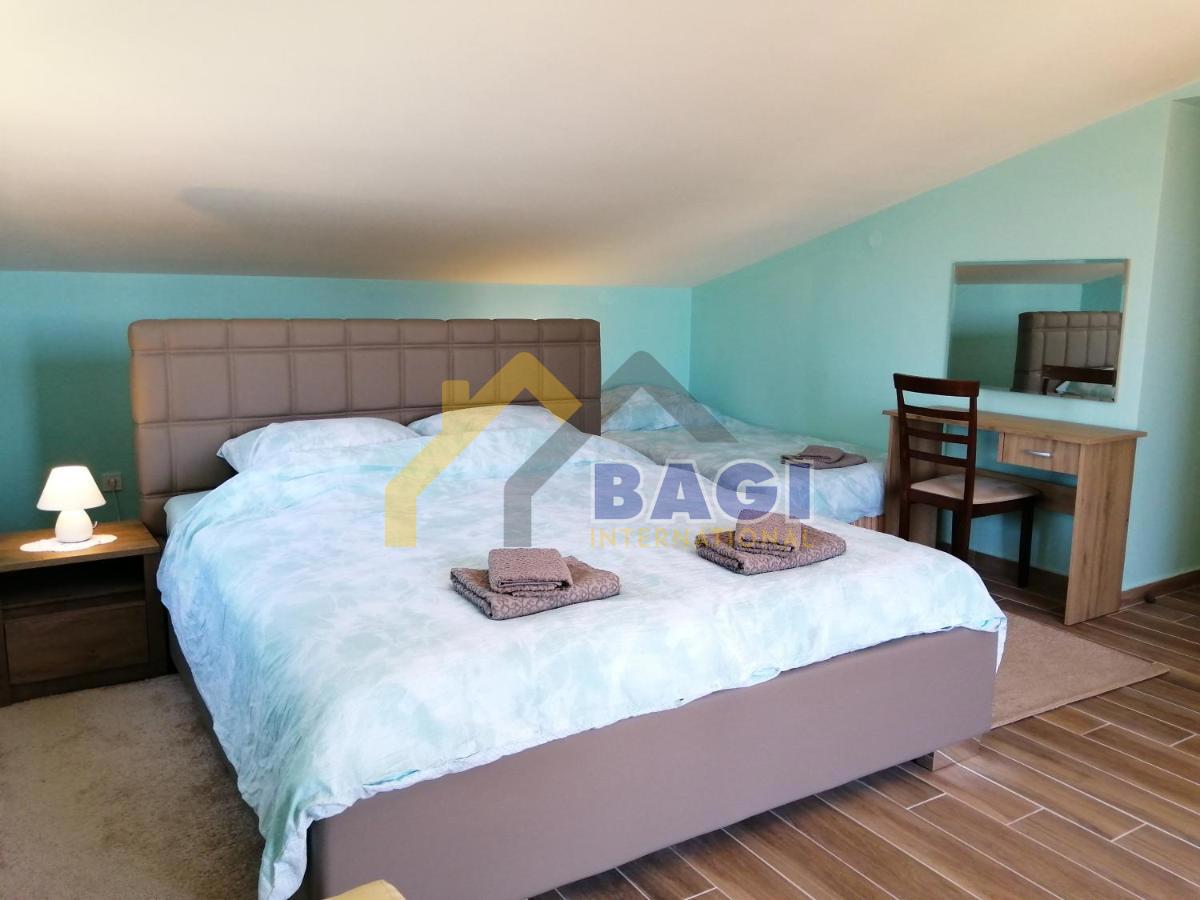 ISTRA - MEDULIN Casa appartamenti con 3 appartamenti e vista mare