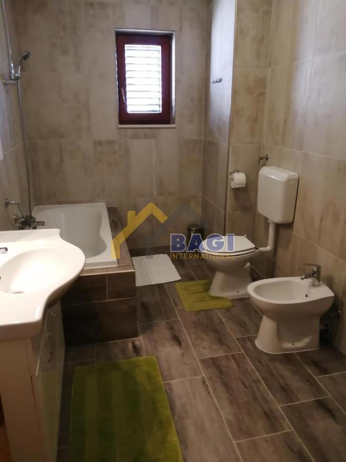 ISTRA - MEDULIN Casa appartamenti con 3 appartamenti e vista mare