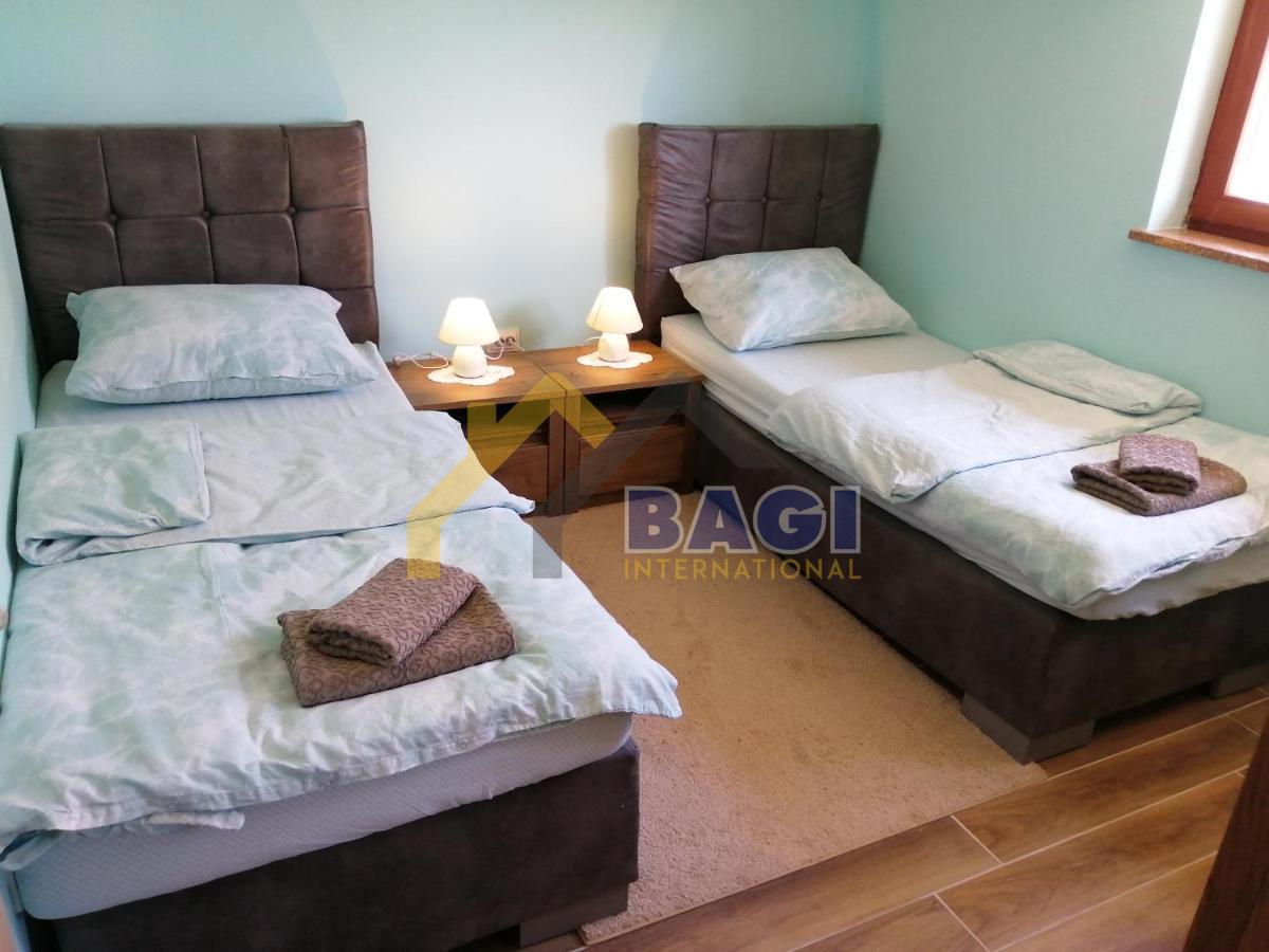 ISTRA - MEDULIN Casa appartamenti con 3 appartamenti e vista mare