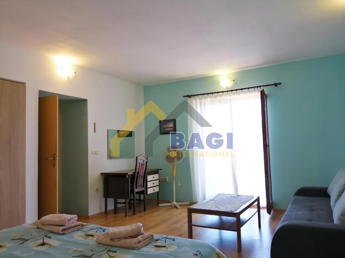 ISTRA - MEDULIN Casa appartamenti con 3 appartamenti e vista mare