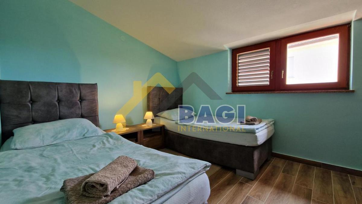 ISTRA - MEDULIN Casa appartamenti con 3 appartamenti e vista mare