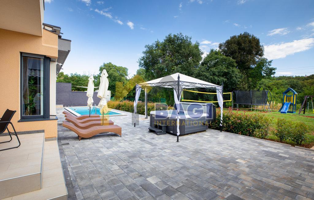 ISTRIA - ŠTINJAN Bellissima casa con piscina e giardino