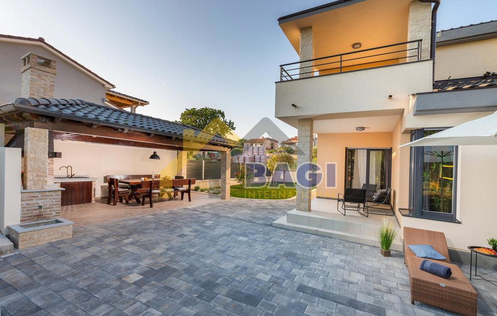 ISTRIA - ŠTINJAN Bellissima casa con piscina e giardino