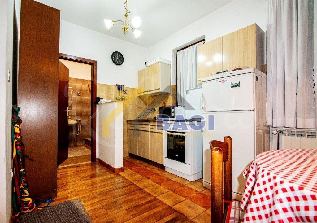 ISTRIA - TRE APPARTAMENTI - GIARDINO 150M2 - TRE POSTI AUTO