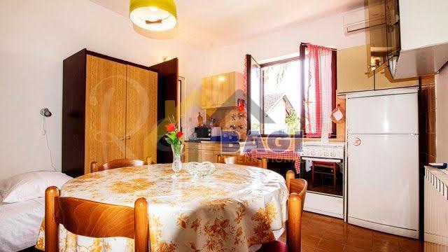 ISTRIA - TRE APPARTAMENTI - GIARDINO 150M2 - TRE POSTI AUTO