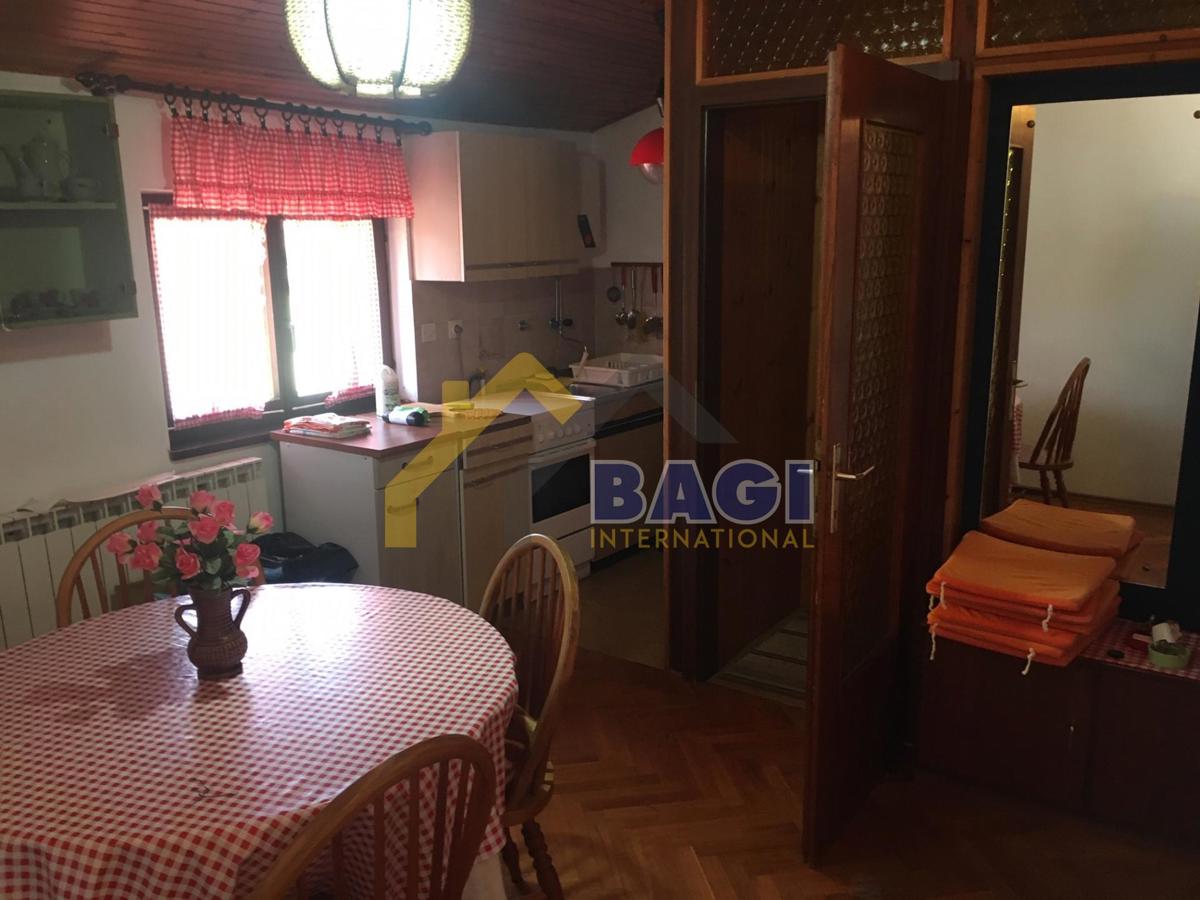 ISTRIA - TRE APPARTAMENTI - GIARDINO 150M2 - TRE POSTI AUTO