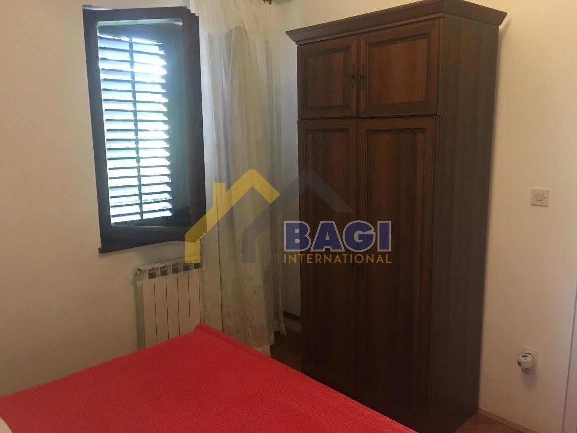 ISTRIA - TRE APPARTAMENTI - GIARDINO 150M2 - TRE POSTI AUTO