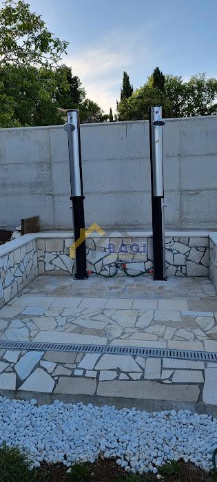 ISTRIA - TRE APPARTAMENTI - GIARDINO 150M2 - TRE POSTI AUTO