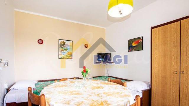 ISTRIA - TRE APPARTAMENTI - GIARDINO 150M2 - TRE POSTI AUTO