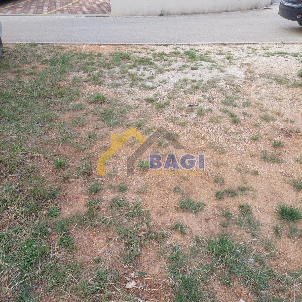 Vendesi-Terreno edificabile Peroj-infrastruttura completa