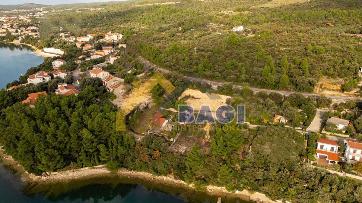 Terreno edificabile Crno, Zadar, 2.336m2