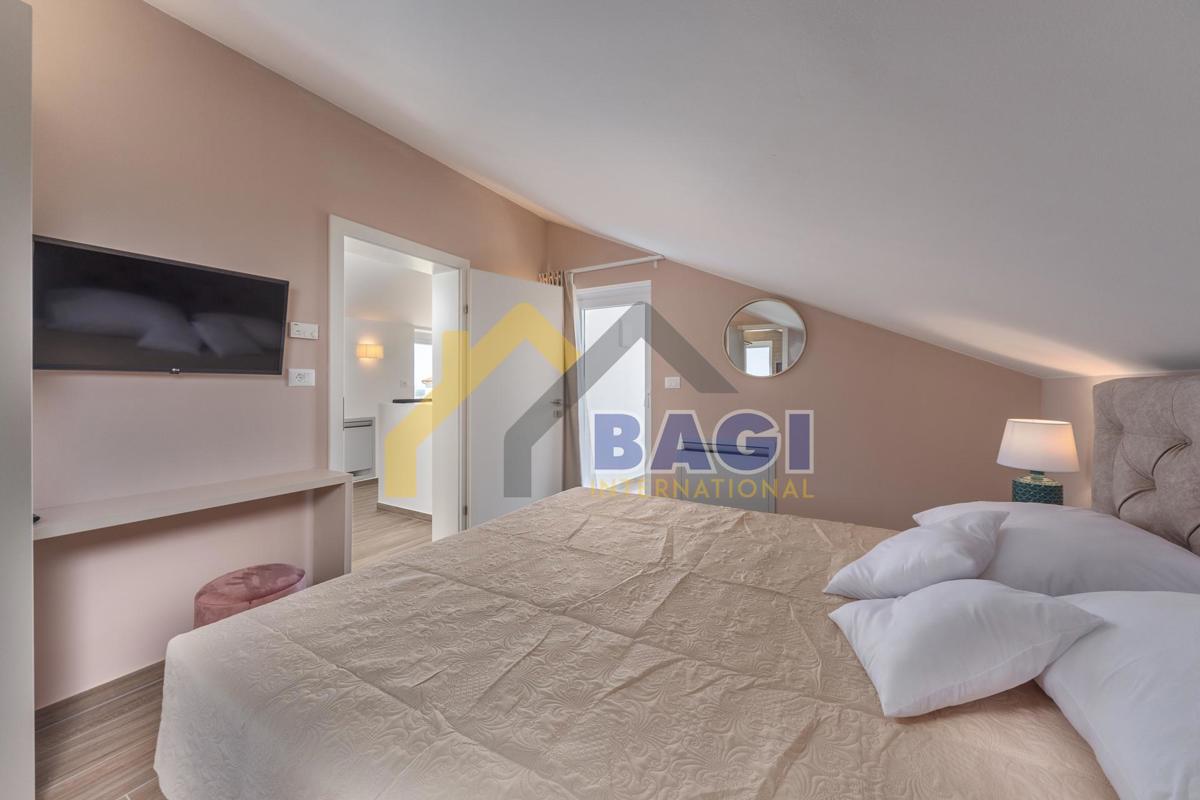 Parenzo-dintorni-casa arredata 261m2-piscina-vista