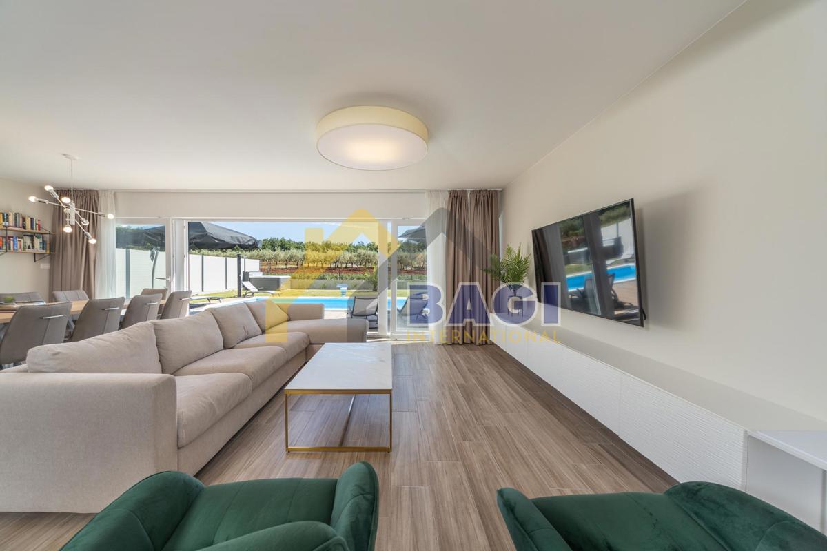 Parenzo-dintorni-casa arredata 261m2-piscina-vista
