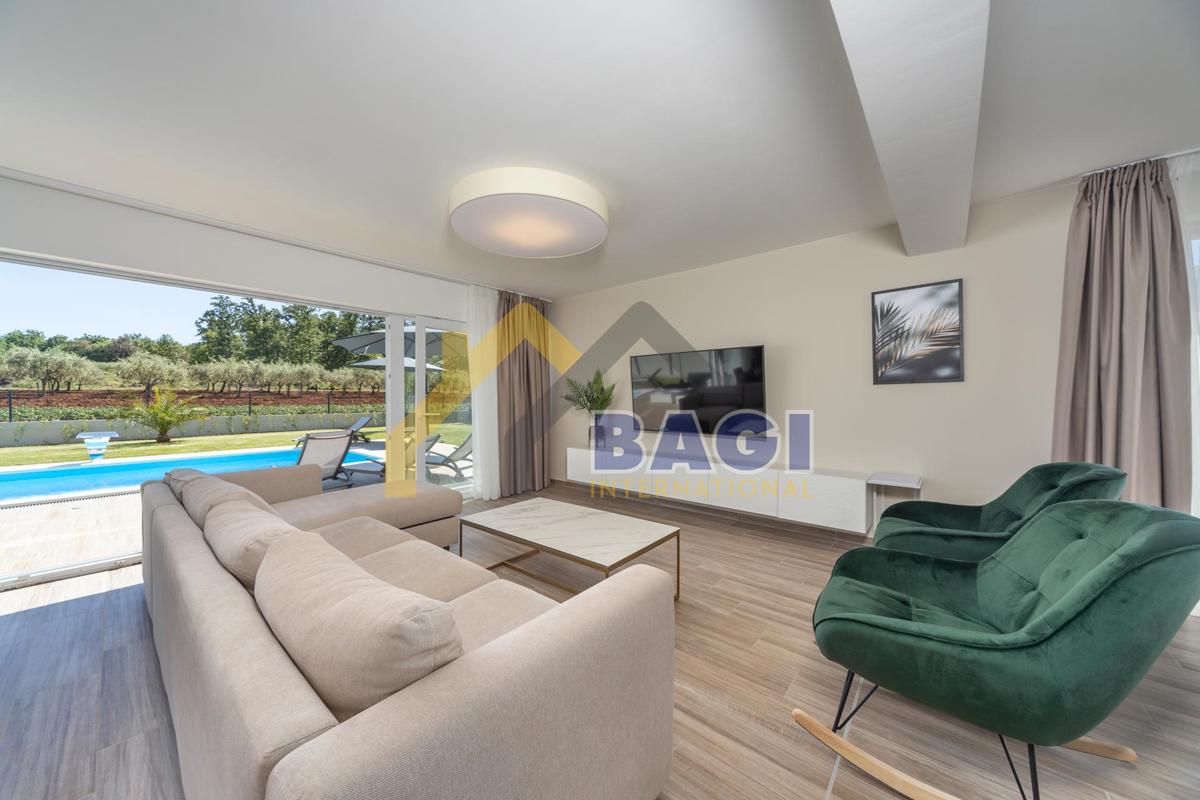 Parenzo-dintorni-casa arredata 261m2-piscina-vista