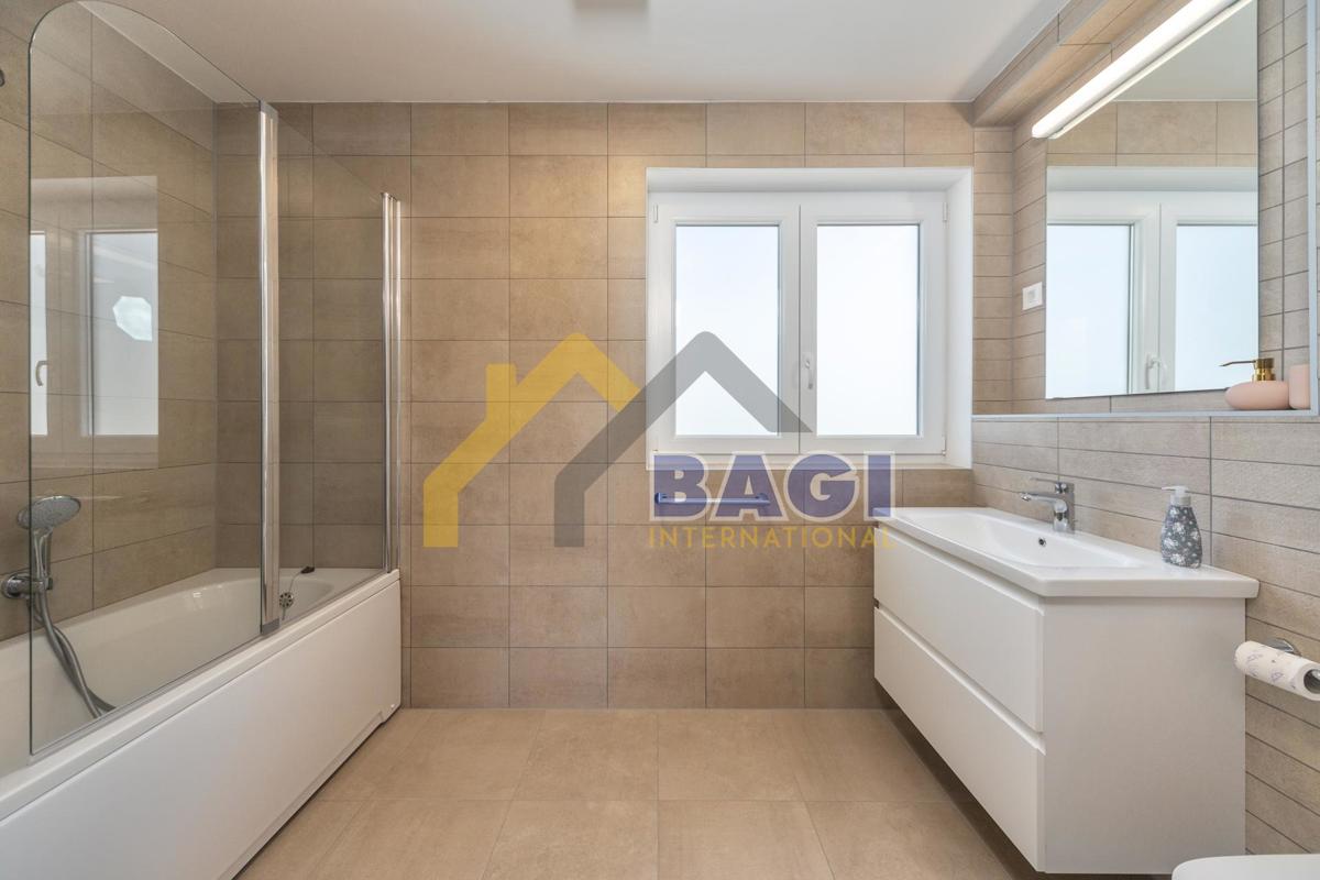 Parenzo-dintorni-casa arredata 261m2-piscina-vista