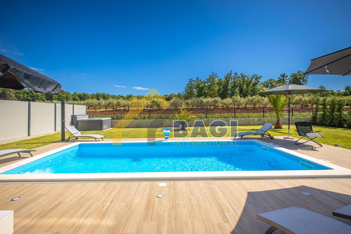 Parenzo-dintorni-casa arredata 261m2-piscina-vista