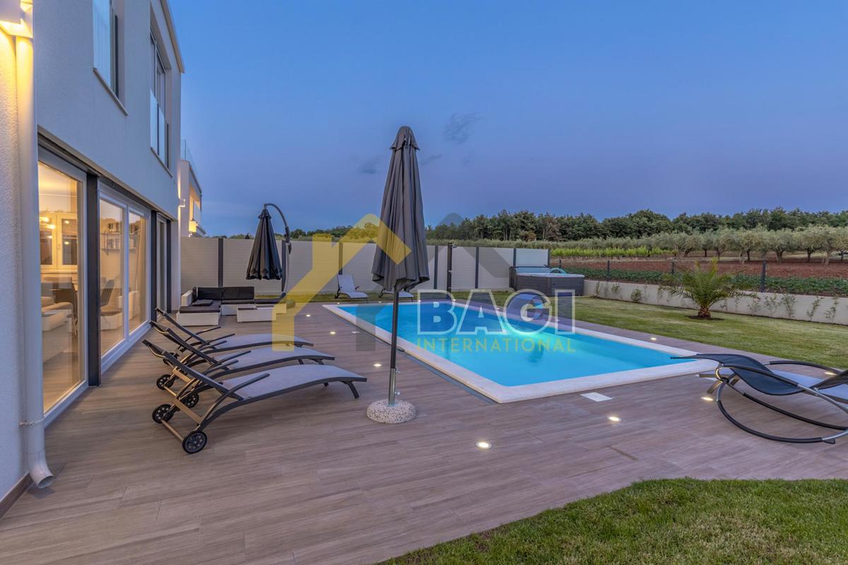 Parenzo-dintorni-casa arredata 261m2-piscina-vista