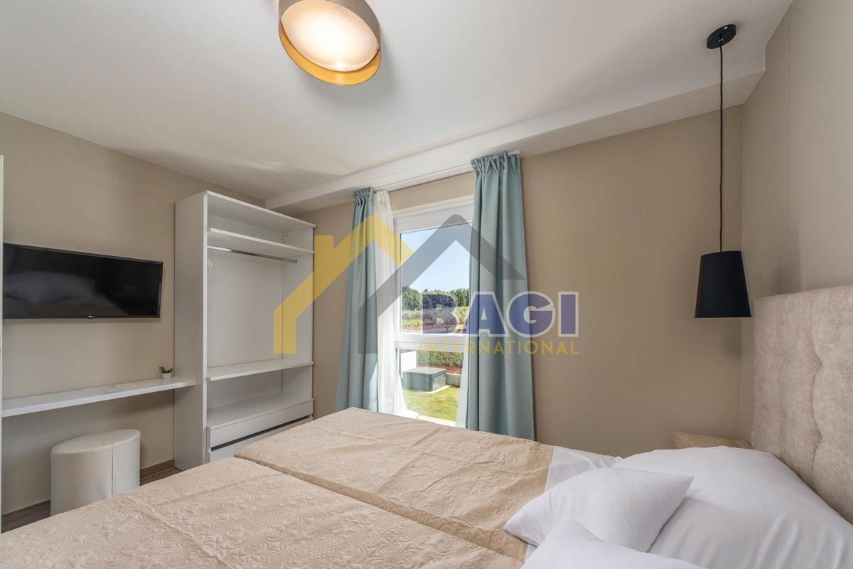 Parenzo-dintorni-casa arredata 261m2-piscina-vista