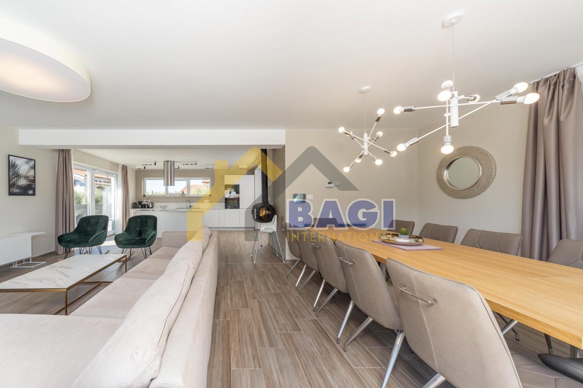 Parenzo-dintorni-casa arredata 261m2-piscina-vista