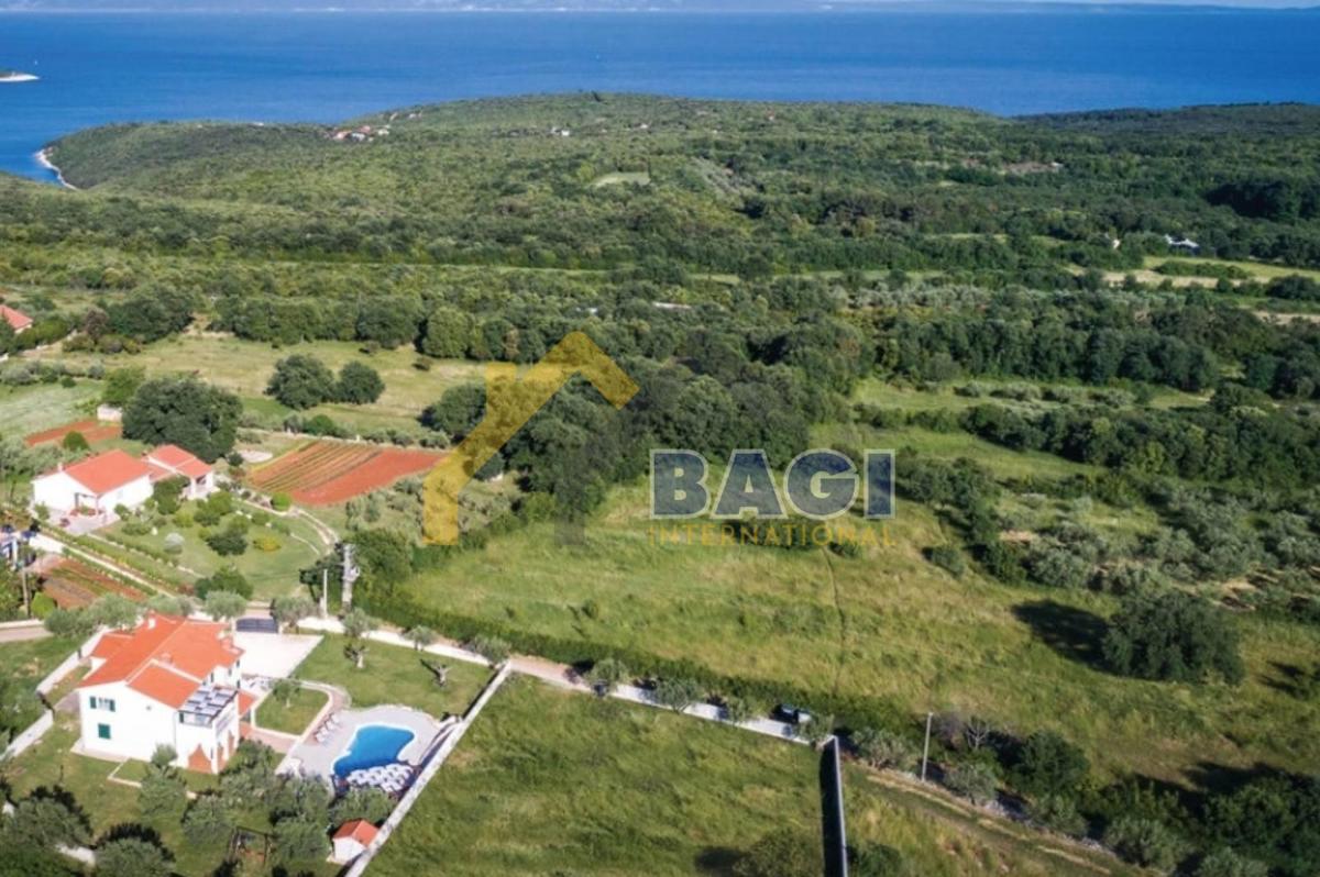 EDIFICIO + terreno agricolo con vista mare 5932m2