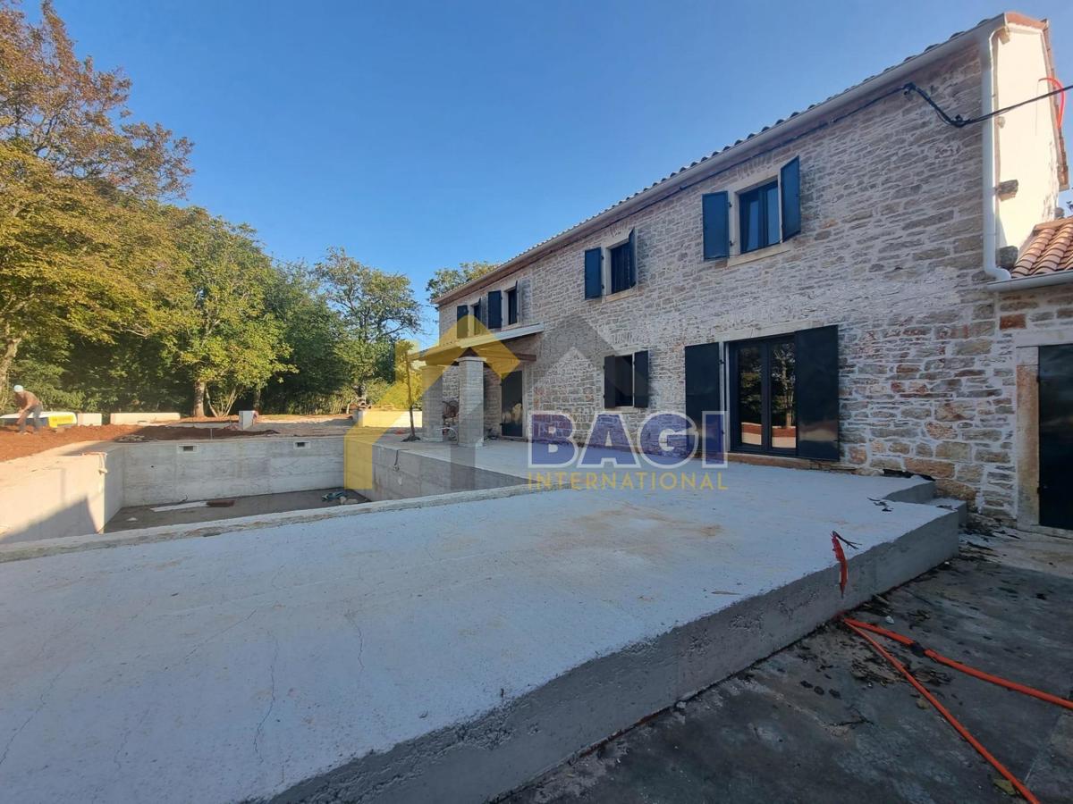 Istra-Barban-Stancija su 2000m2 con piscina