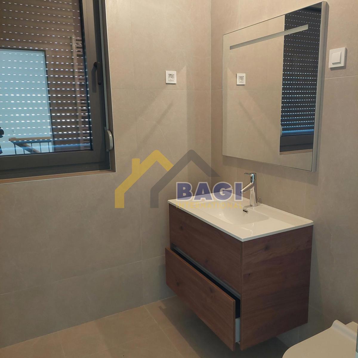 Rovigno-Appartamento-Giardino-Garage-Cortile-Parcheggio-Nuova costruzione