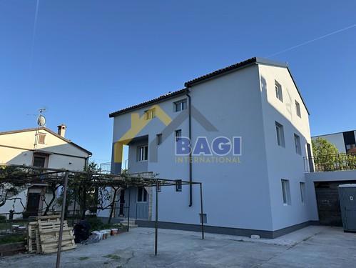 ISTRA - ROVINJ Casa con tre appartamenti, opportunità di investimento!